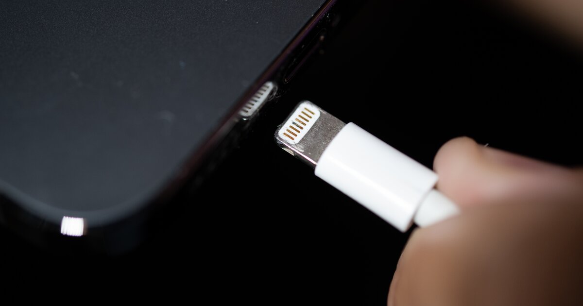 Apple lightning connector. Lightning разъем. Разъём Lightning что это. Зарядка для айфона. Конструкция разъема Лайтнинг.