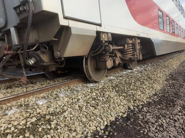 Пассажиров сошедшего под Мурманском поезда отправили к пунктам назначения