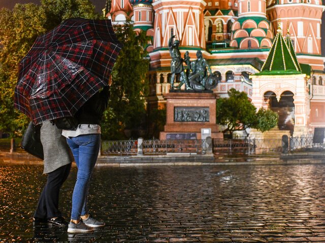 Москвичей предупредили о дожде с грозой до утра 22 сентября