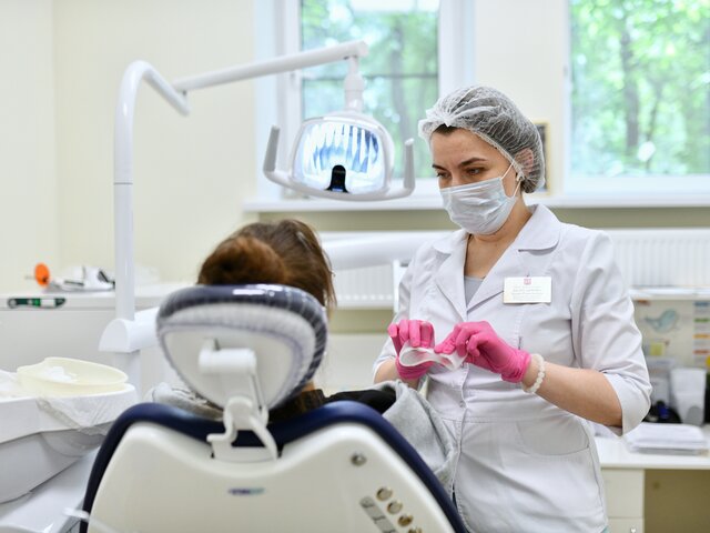 Стоматолог рассказал, почему лечение зубов может быть опасным для беременных