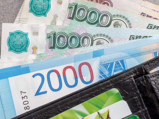 Минтруд РФ предложил увеличить МРОТ до 16 242 рублей на 2023 год