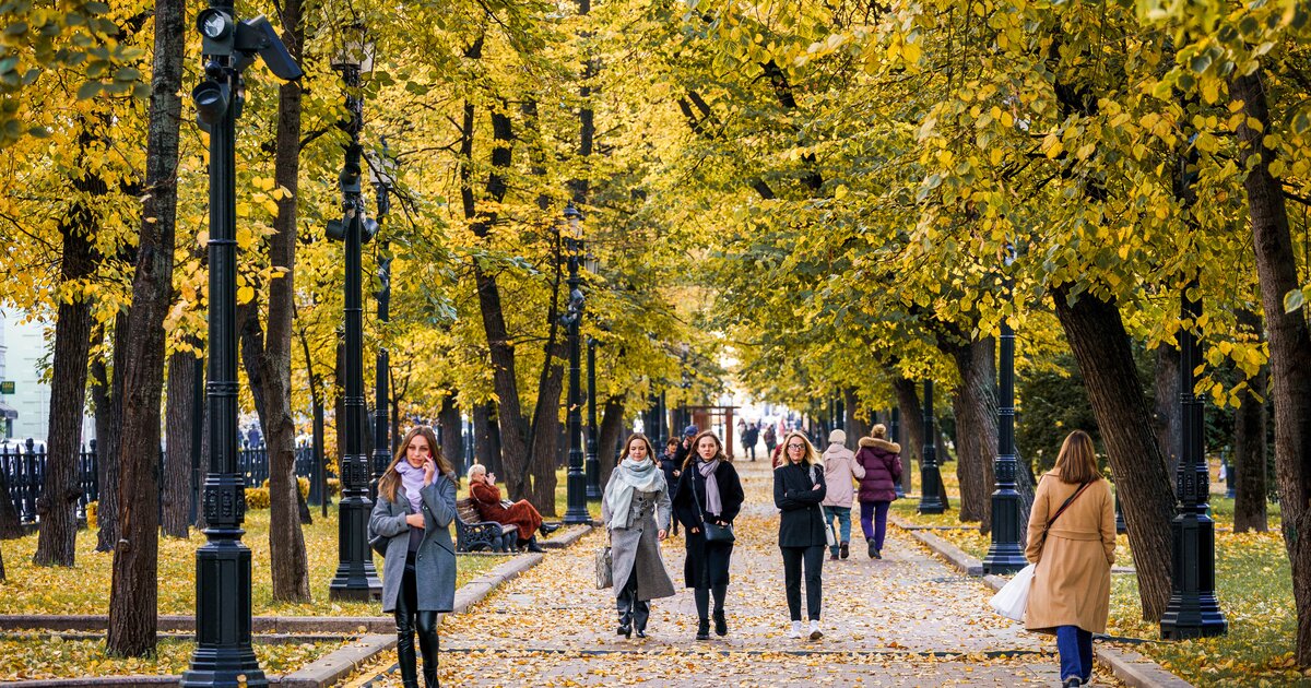 Во второй половине сентября. Теплая погода. Октябрь в Москве. Бабье лето в октябре 2022 в Москве. Погода в Москве.