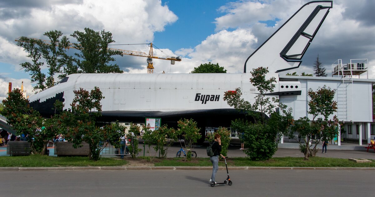 Музейный комплекс буран на вднх чему посвящен. Буран на ВДНХ. Буран ВДНХ внутри. Буран заминировали на ВДНХ. В Москве «заминировали» музейный комплекс «Буран» на ВДНХ.