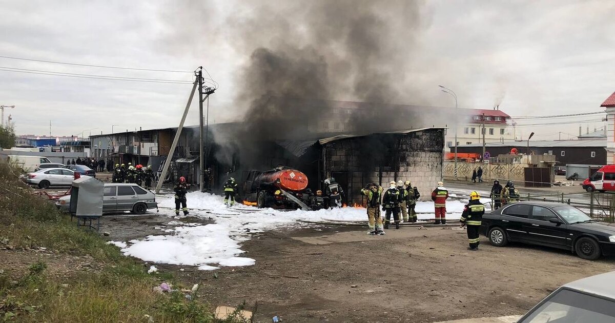 Пожар г москва. Пожар на Адмирала Корнилова. Пожар на ул Адмирала Корнилова. Пожар в Москве. Пожары в России.