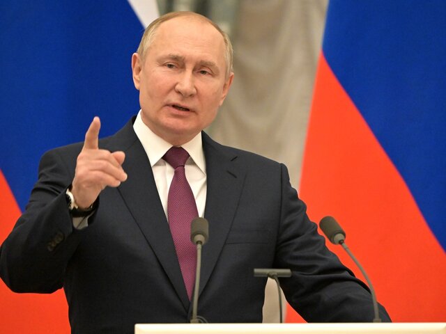 Путин указал на тщетность попыток отменить русскую культуру