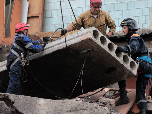 Работы по разбору завалов в месте обрушения дома в Омске завершены