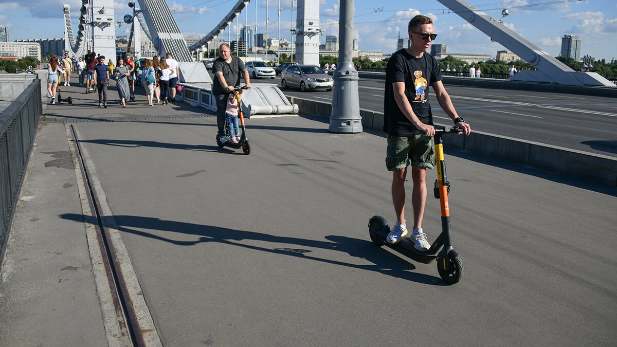 В ГД допустили возможность запрета сервисов аренды электросамокатов –  Москва 24, 10.08.2022