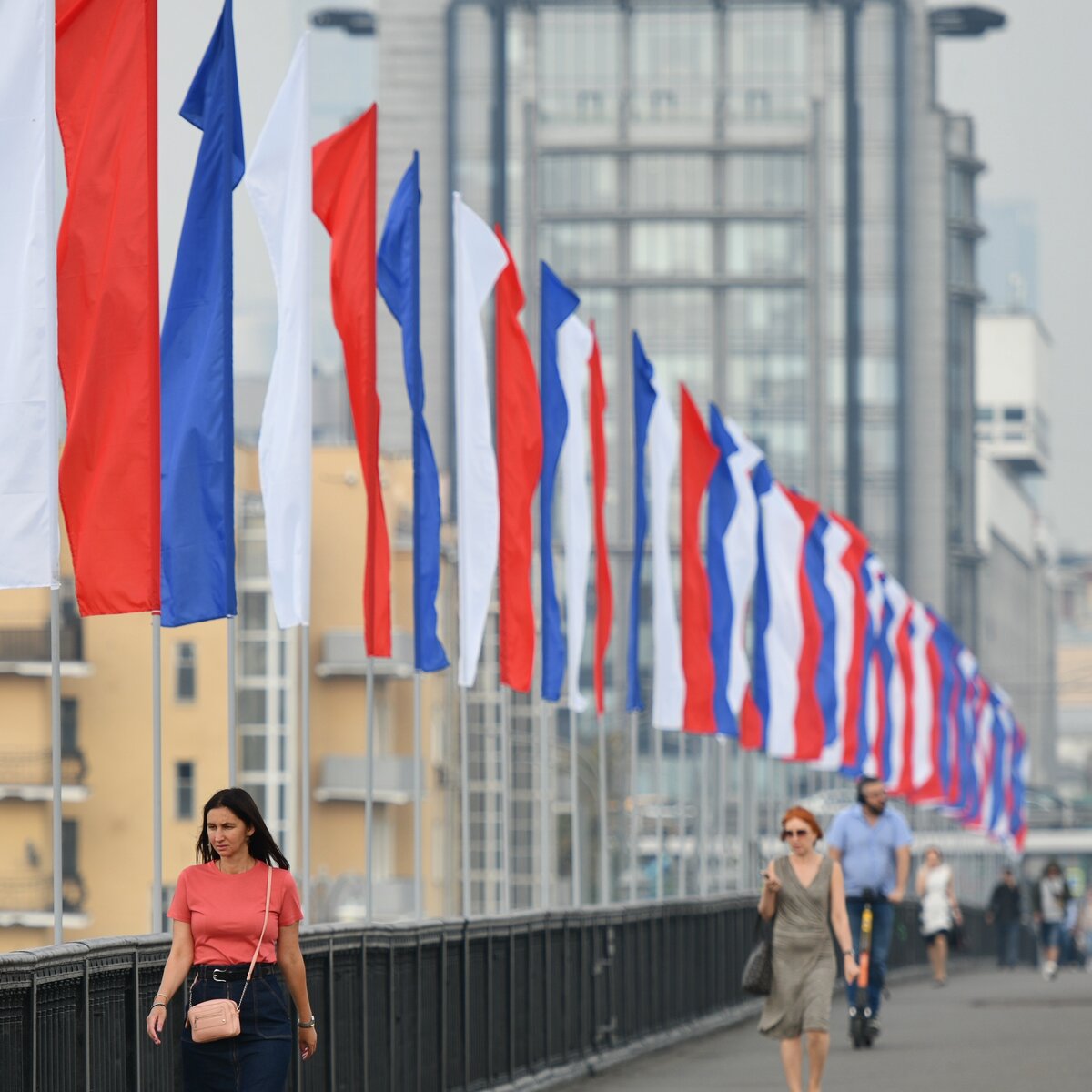 Москву нарядили в бело-сине-красные цвета в честь Дня флага – Москва 24,  22.08.2022