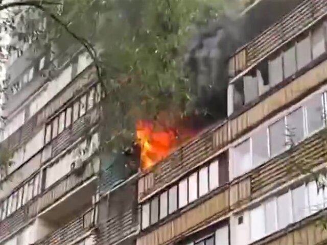 Шесть человек спасли при пожаре в доме на юге столицы
