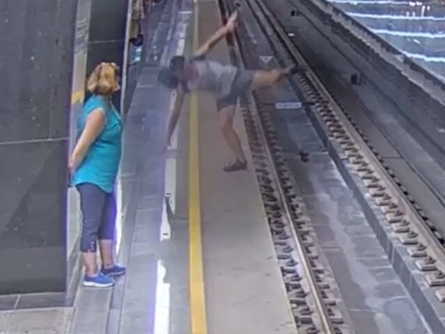 Пассажира, спрыгнувшего на платформу станции БКЛ 