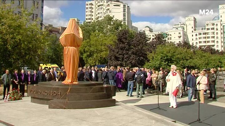 Памятник кобзону в москве в оружейном переулке