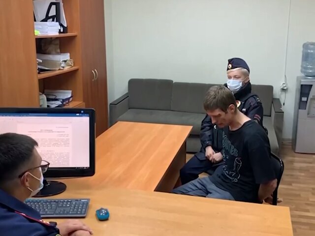 Мужчина, угрожавший сбросить дочь с балкона на востоке Москвы, признал свою вину