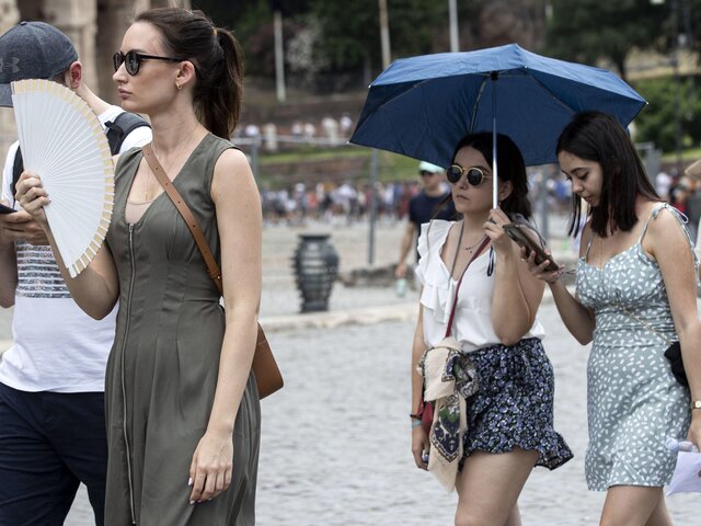 Планирующим поездки в Европу туристам рекомендовали быть внимательными из-за жары