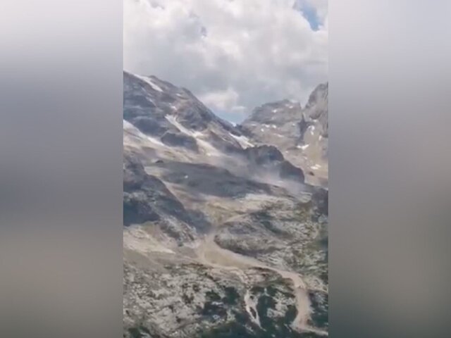 В результате обвала части ледника Мармолада в Италии погибли 6 человек