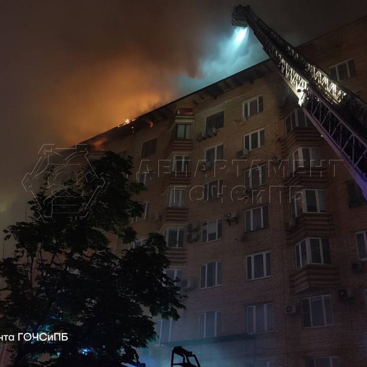 Около 400 человек эвакуировали из горящего дома на Ленинском проспекте в  Москве – Москва 24, 21.07.2022