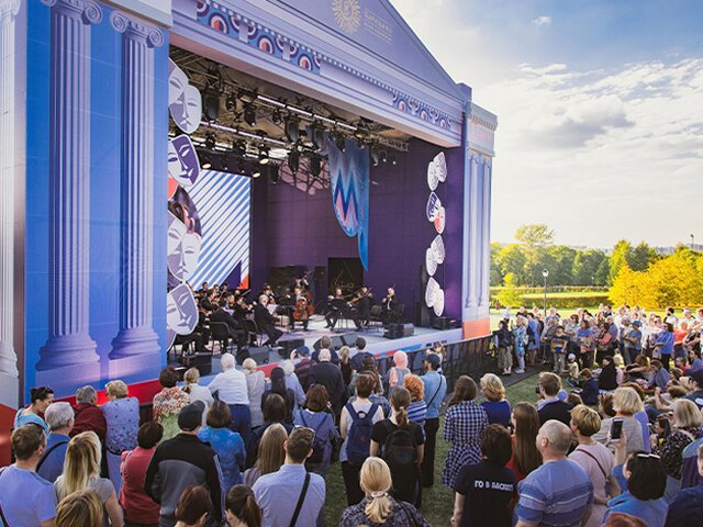 Более 138 тыс москвичей выбрали мероприятия в честь Дня города