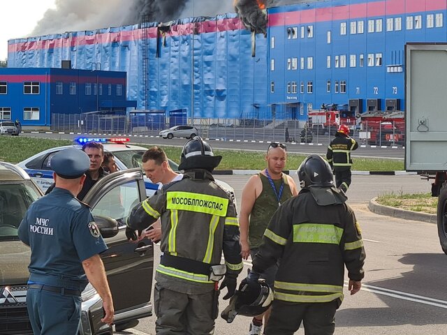 СК РФ рассмотрит несколько причин пожара на складе Ozon в Истре