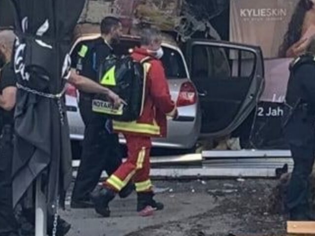 Один человек погиб, восемь пострадали при наезде авто на людей в Берлине