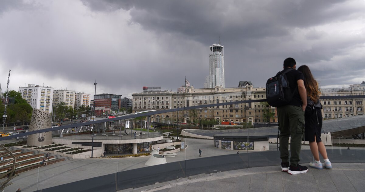 Город силен. Гроза в Москве. Сегодняшняя гроза в Москве. Москва. Дождь в Москве.