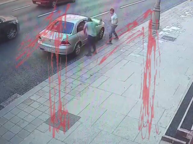 Таксист напал на сотрудника 