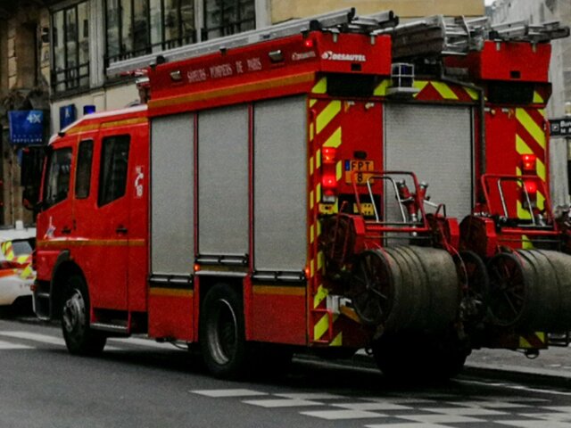 Двенадцать человек пострадали при пожаре в центре Парижа – СМИ