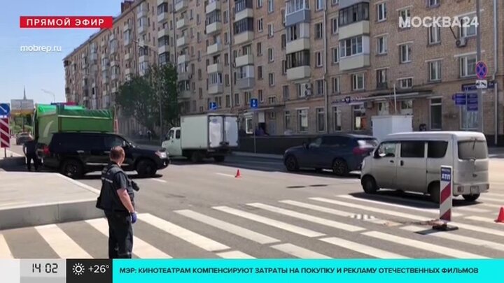 В москве сбили пешехода. Пешеход на переход. Авария на Звенигородском шоссе. Парковка у пешеходного перехода. Сбили женщину на Звенигородском шоссе.