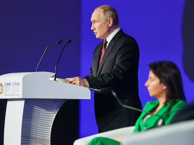 Путин призвал представителей крупного бизнеса связывать их будущее с Россией