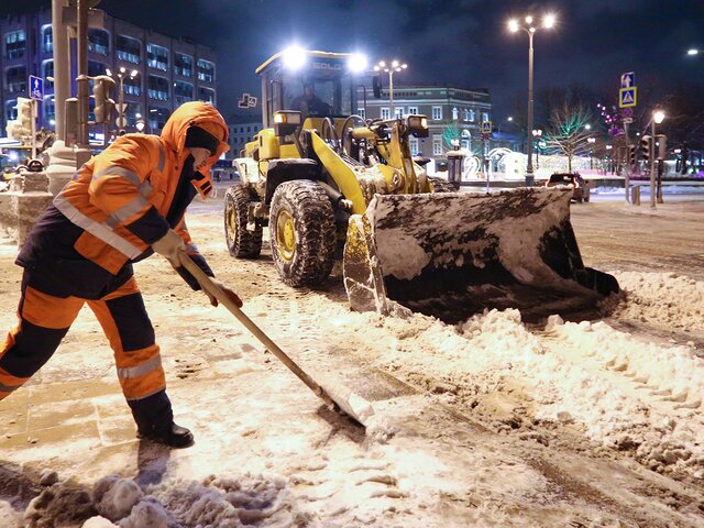 Около 10 тыс единиц техники ежедневно задействуют для уборки снега в Москве