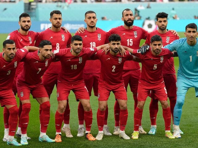 Игроки сборной Ирана не стали петь гимн страны перед матчем с Англией на ЧМ