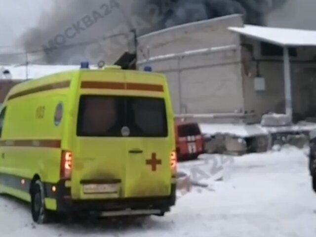 Три вертолета привлекли к тушению пожара у Ленинградского вокзала