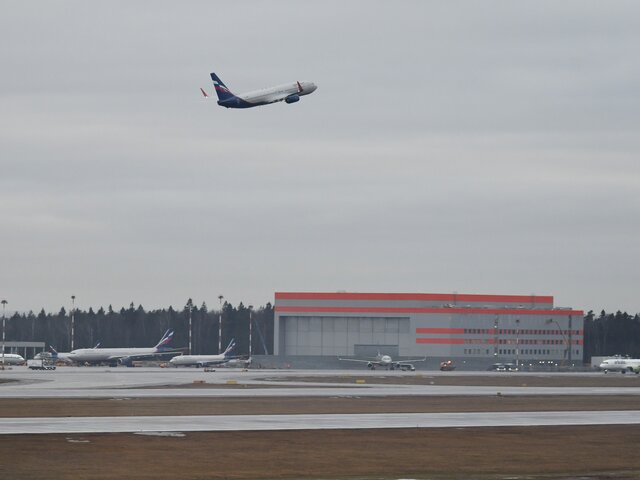 Пассажирский Boeing подал сигнал бедствия при полете из Грозного в Москву