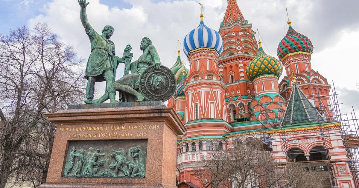 Памятник минину и пожарскому города. Памятник Минину и Пожарскому на красной площади в Москве. Памятник Кузьме Минину и Дмитрию Пожарскому в Москве. Минин и Пожарский памятник на красной площади. Памятник Минину и Пожарскому в Москве в 2022 году.