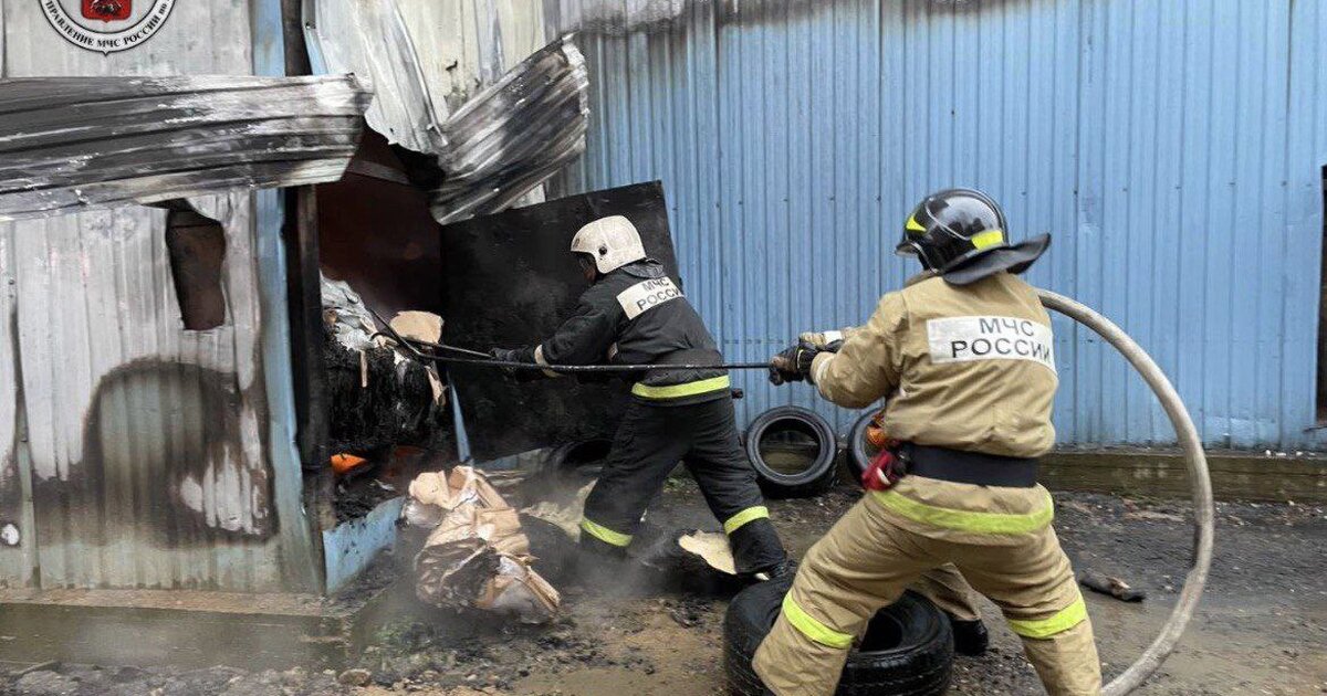 Во сколько потушили пожар в крокусе. Пожар на строительном рынке. Пожар в ТИНАО. Потушенный пожар. Пожар в ТИНАО 01.11.2022.