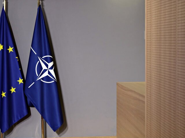 Эксперт заявил, что НАТО выстраивает ось вдоль западных границ РФ