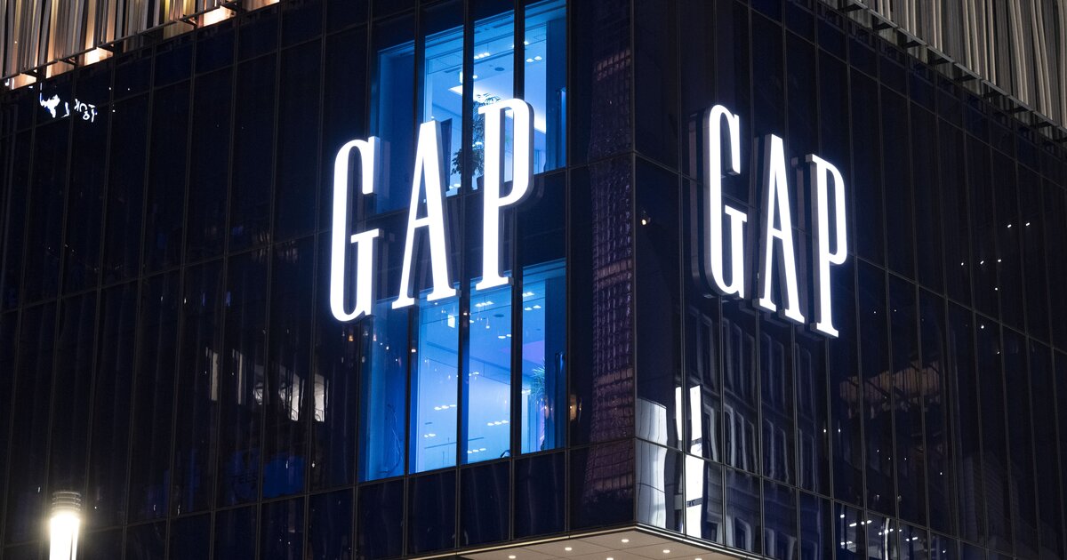 Gap moscow. Gap (компания). Американский ритейлер одежды gap. Gap 2022. Gap закрывает магазины.