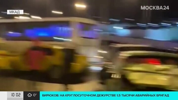 31 октября москва. ДТП на МКАДЕ сегодня утром. Авария в Москве 31 октября 2022.