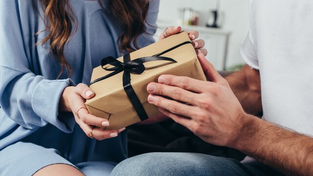 4 причины, почему мужчина не дарит подарки