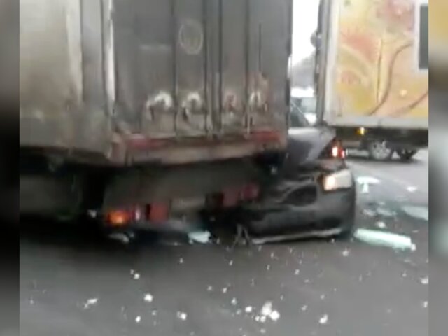 Фуры и автомобили столкнулись на Горьковском шоссе в районе Ногинска