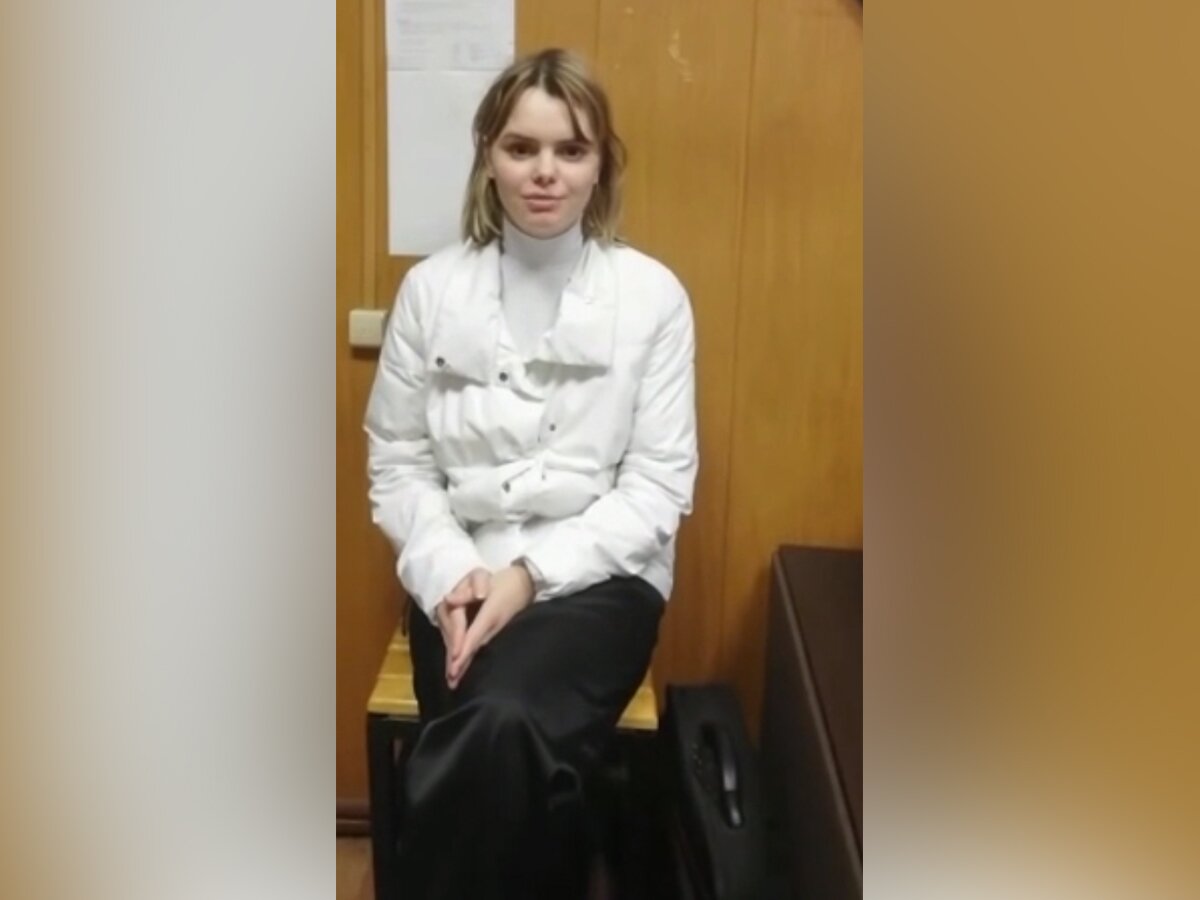 В Москве арестовали девушку, которая разделась до нижнего белья в метро –  Москва 24, 24.11.2022