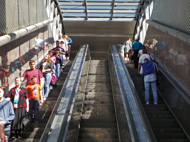 Эскалатор на станции метро 