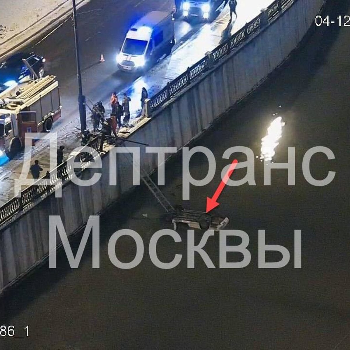 Автомобиль упал в реку в центре Москвы – Москва 24, 04.12.2022