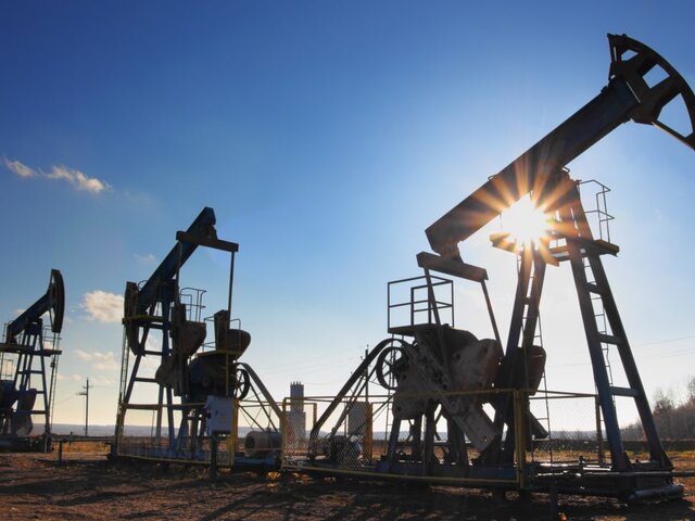 ЕК предложила одобрить потолок цен на нефть из РФ на уровне 60 долларов за баррель – СМИ