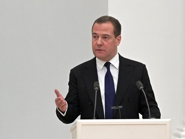 После возвращения Крыма планы Запада по борьбе с РФ стали очевидны – Медведев