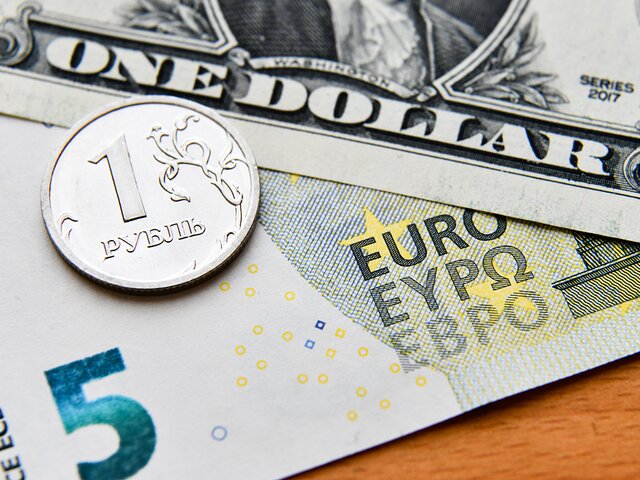 Эксперт рассказал, что будет с рублем, долларом и евро в 2023 году