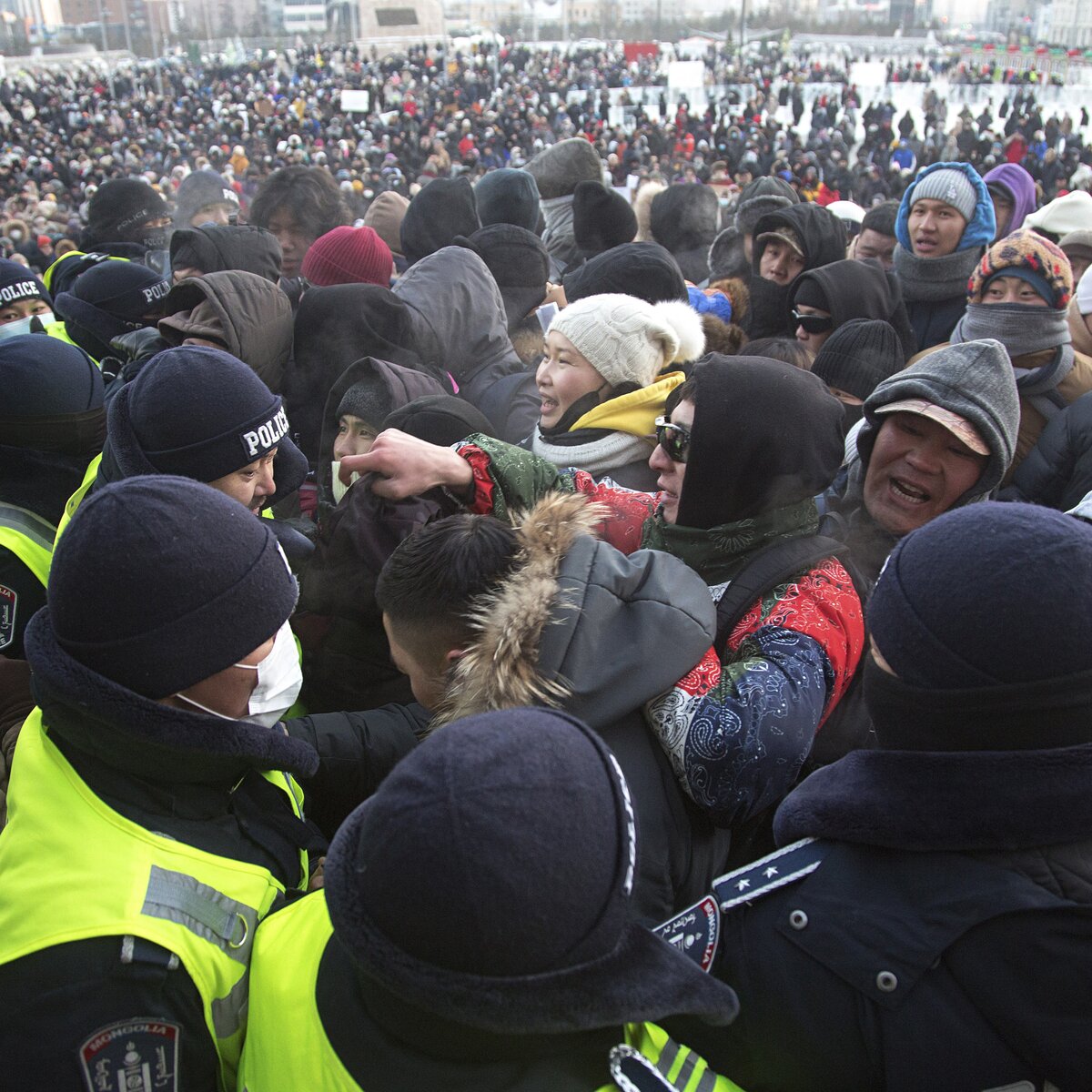 В Монголии начались массовые протесты из-за кражи угля – Москва 24,  05.12.2022