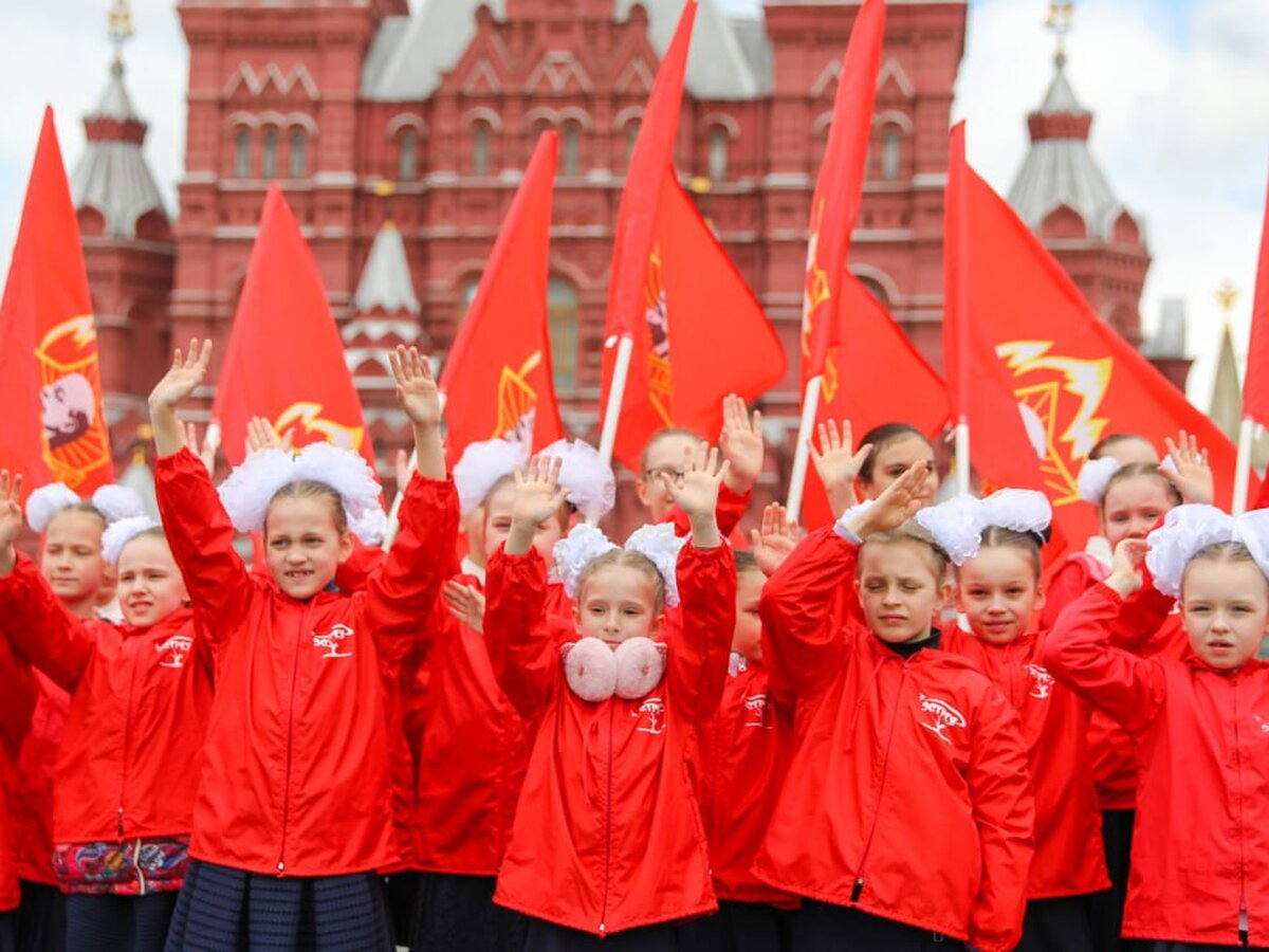 На Красной площади коммунисты приняли в пионеры школьников – Москва 24,  21.05.2023