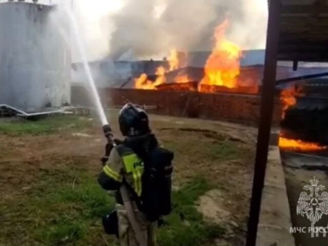 Пожару в ангарах с целлюлозой в Аксае Ростовской области присвоили 3 ранг