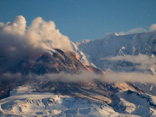 Извержение разрушило купол вулкана Шивелуч на Камчатке