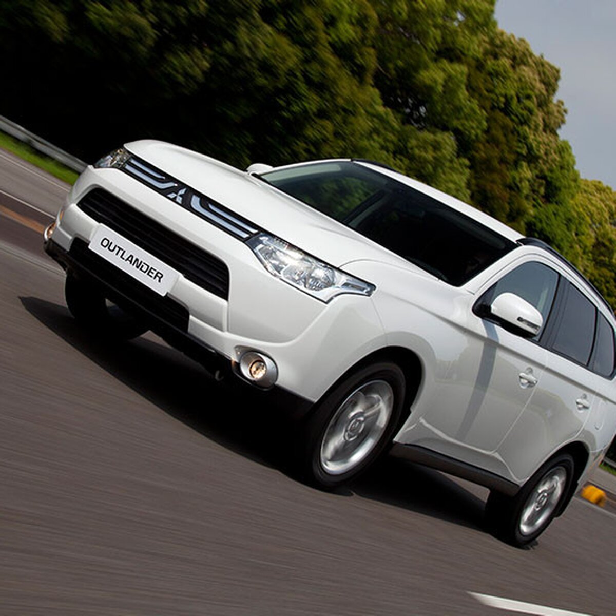 Mitsubishi Outlander: зачем быть внедорожником? – Москва 24, 18.02.2014