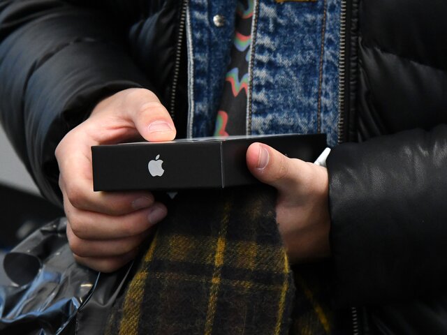 Цена на iPhone 12 mini в России упала почти на 30%